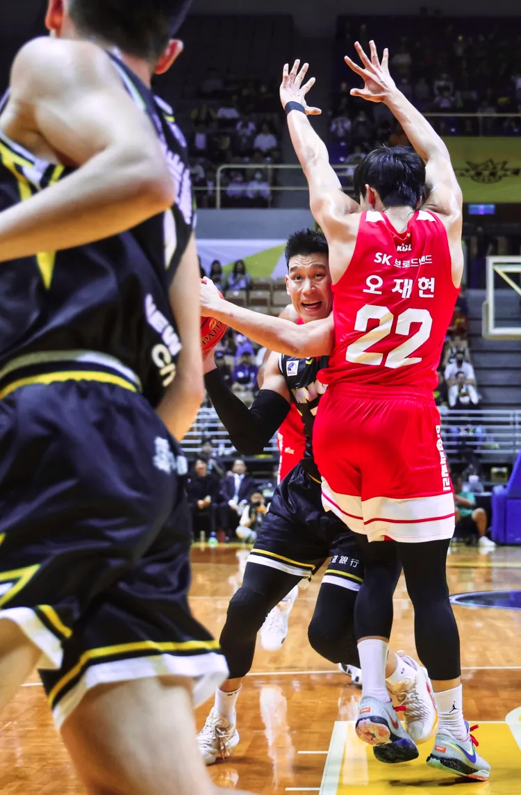 林書豪上半場只拿4分。林林攝