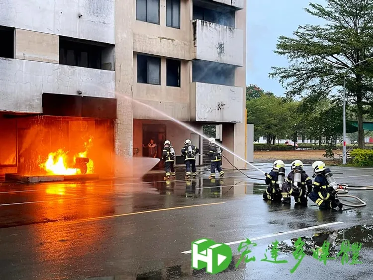 消訓中心進行滅火訓練。翻攝臉書