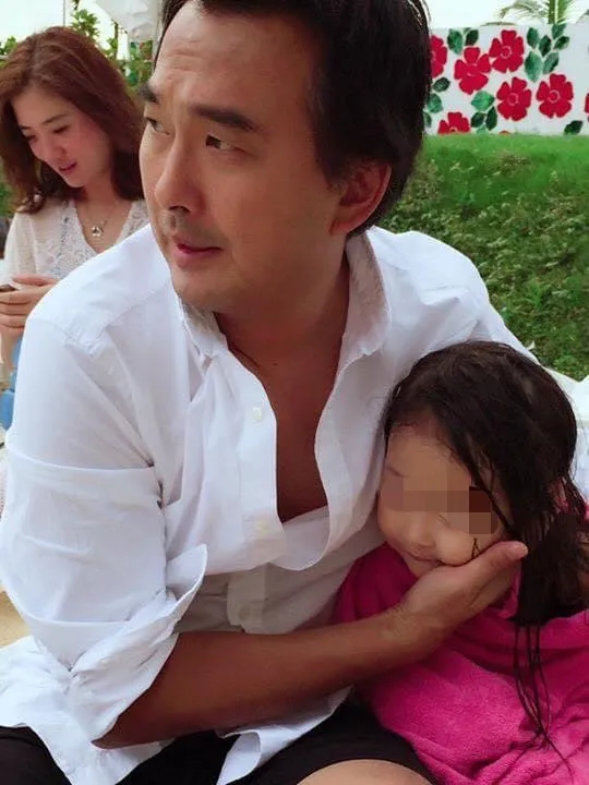 蔡岳勳（中）和于小惠育有4 名兒女。翻攝于小惠臉書