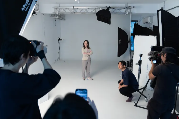 蕭美琴拍攝定裝照。賴清德競總提供