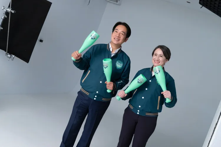 賴清德與蕭美琴穿著競選外套入鏡。賴清德競總提供