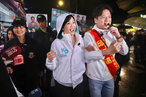 吳欣盈夜市掃街三聲道助選! 立院劉德華大讚「政壇鍾麗緹」