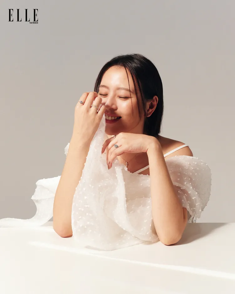 劉品言拍攝《ELLE WEDDING》封面。《ELLE》國際中文版雜誌提供