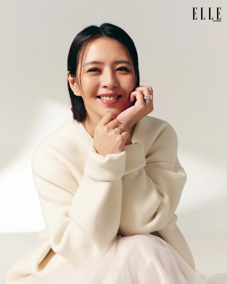 劉品言拍攝《ELLE WEDDING》封面。《ELLE》國際中文版雜誌提供