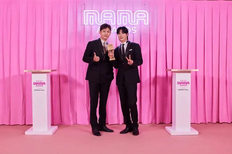 東方神起出道快滿20周年，唱片銷售超過千萬張，是首組達標的K-Pop歌手。翻攝MAMA大獎IG