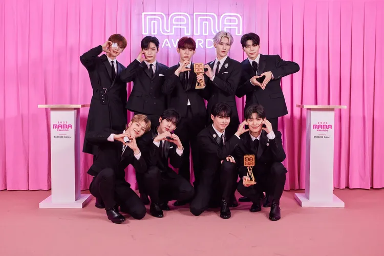 由選秀節目《BOYS PLANET》脫穎而出的ZEROBASEONE獲得新人獎。翻攝MAMA大獎IG