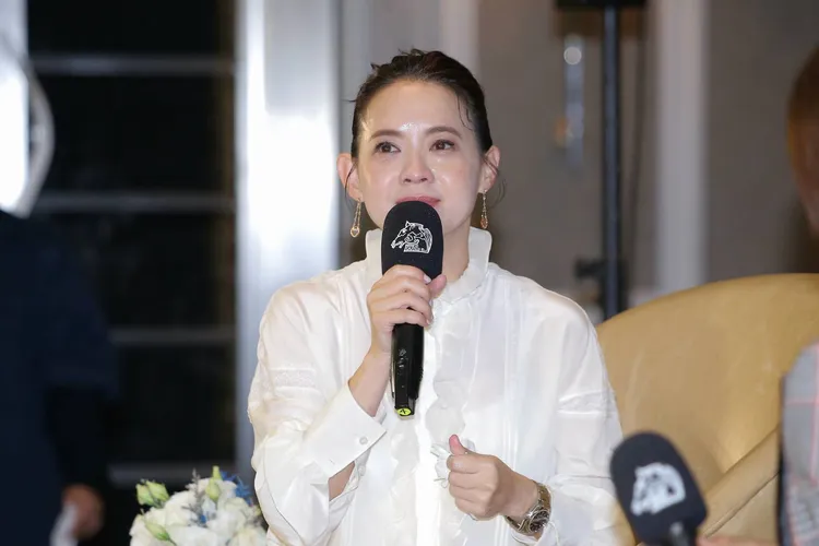 曾寶儀一度被滿島光逼哭。黃閔攝