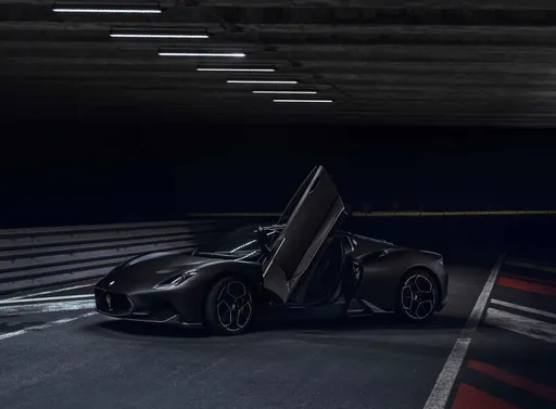前冠軍車手打造Maserati MC20 Notte限量版 貝克漢演繹形象短片全球僅50台