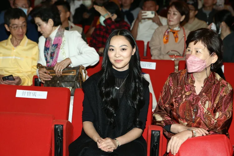 李連杰大女兒Jane坐在台下聽父親座談。攝影中心攝
