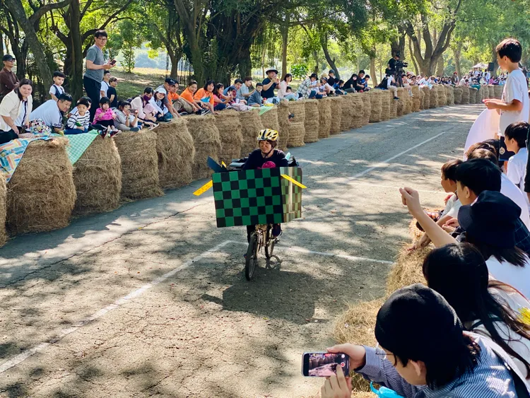 炭治郎參賽，民眾搶拍高喊加油。王志弘攝