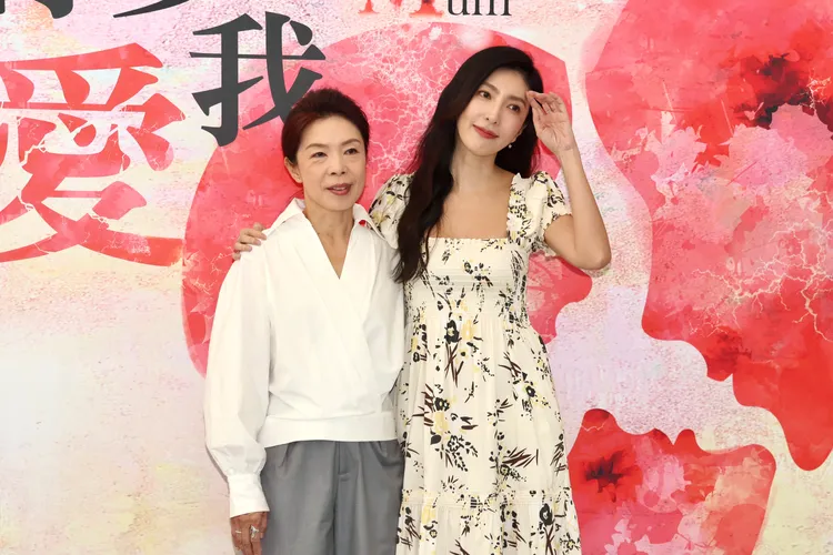 舞蹈家古名伸（左）和楊謹華扮母女。彭欣偉攝