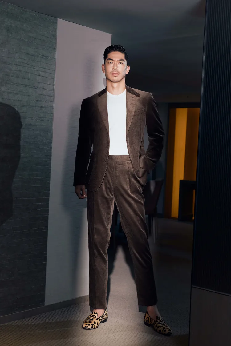 AKIRA家中擺滿健身器材，有空檔就會操練。寬魚國際提供