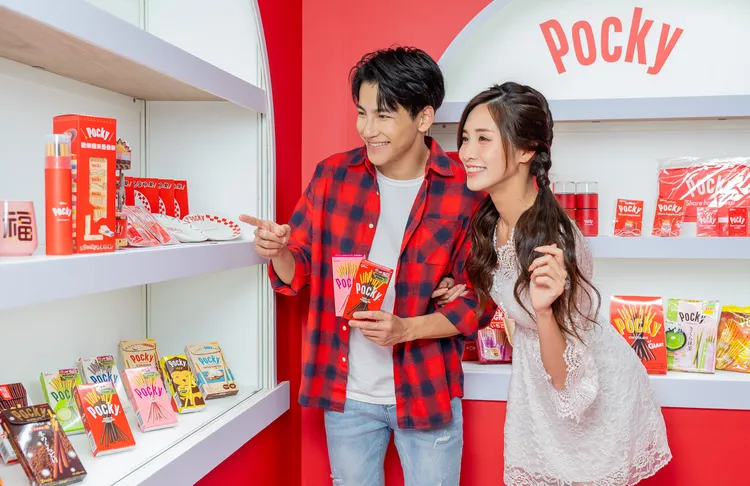 「甜蜜小舖」裡時髦的紅白空間設計。格力高台灣提供