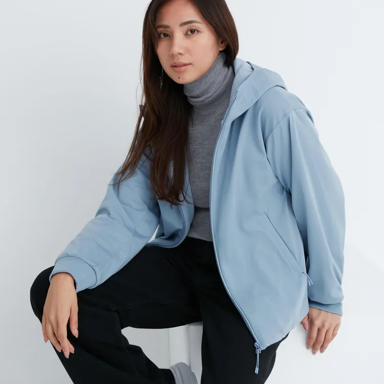 雷嘉汭推薦的防風防潑水刷毛連帽外套，1490元。品牌提供