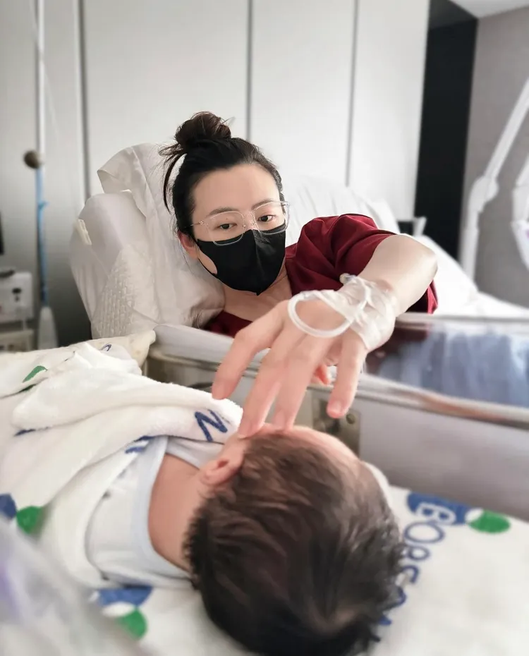 Yoko吃了「全餐」十分辛苦。翻攝Yoko IG