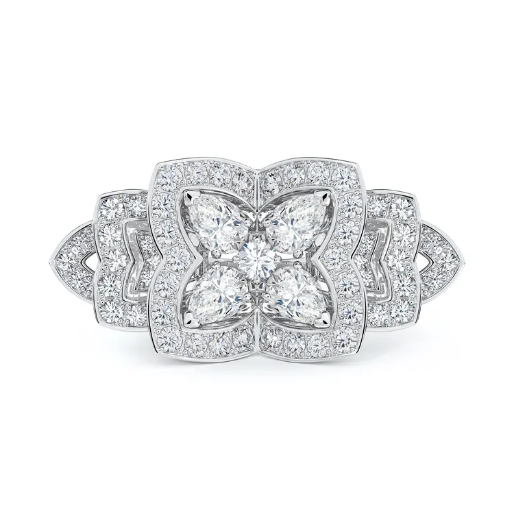 De Beers Enchanted Lotus高級珠寶雞尾酒鑽石戒指，163萬5000元。品牌提供