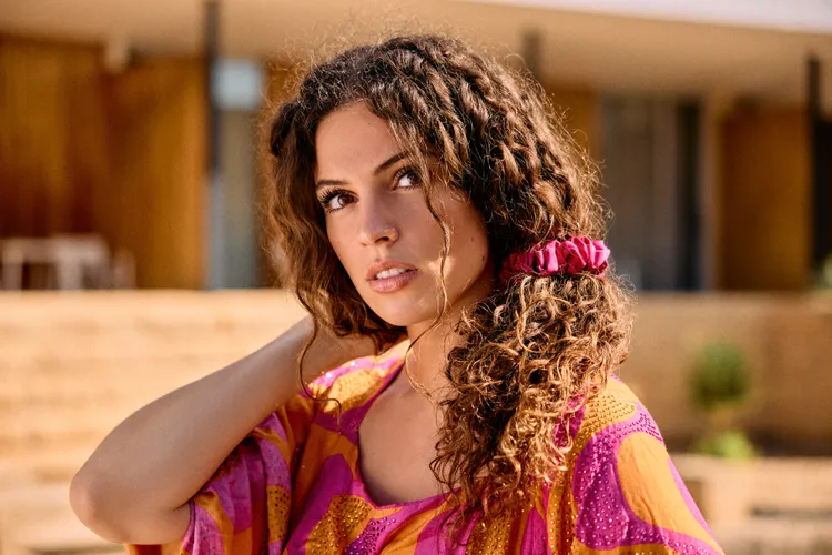 全新髮飾集結了70年代波西米亞、民族風、迪斯可等潮流。品牌提供