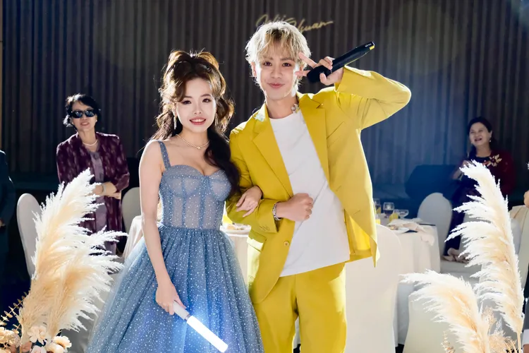 鼓鼓現身鐵粉婚禮製造驚喜。相信音樂提供