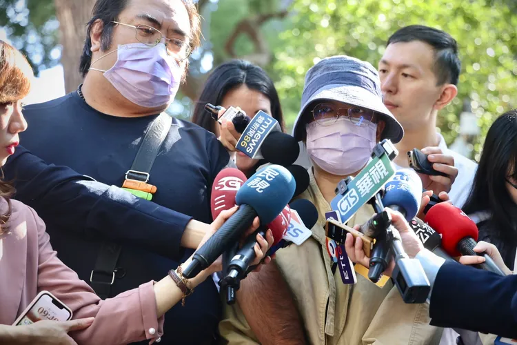 夫妻接受採訪。林林攝