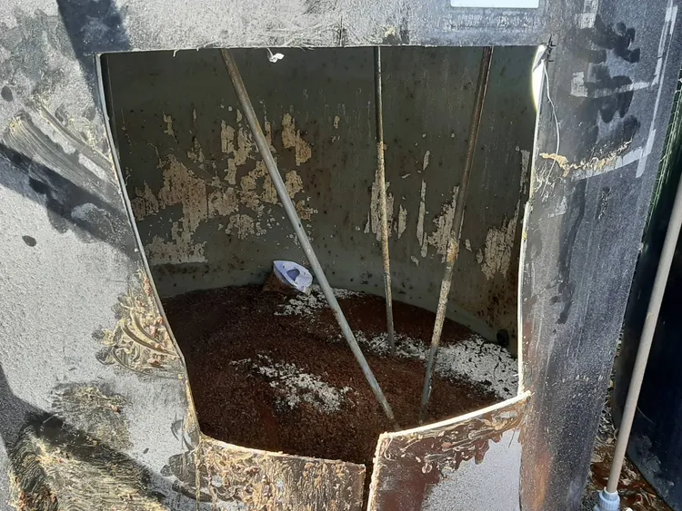 1工人清洗儲槽疑因缺氧昏厥，另2人入內救人也陷入昏迷。勞工局提供