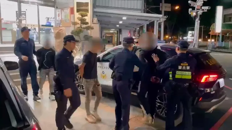3名嫌犯被警方逮捕，主嫌施男收押禁見，另2人限制住居。民眾提供