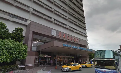 基隆無照少年彎道處自摔!乘客噴飛摔進水溝 陷入昏迷送醫搶救