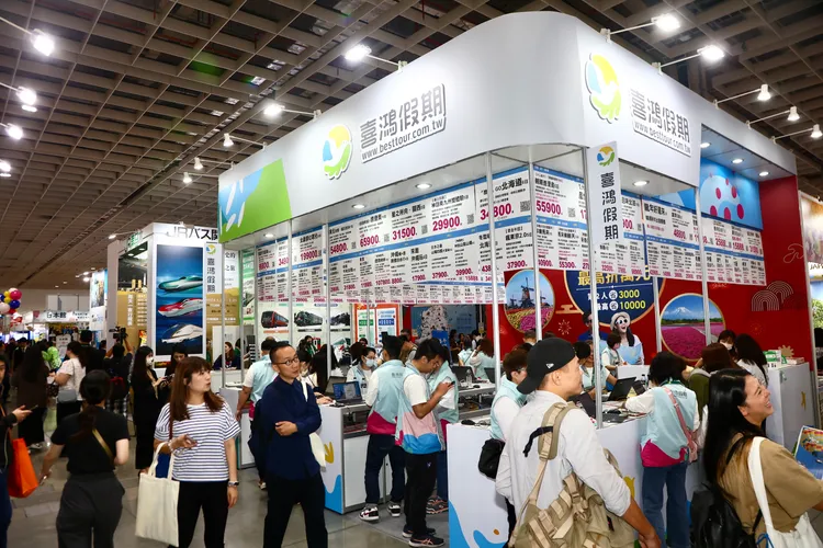 今年「ITF台北國際旅展」有1300個參展攤位，吸引不少民眾。彭欣偉攝