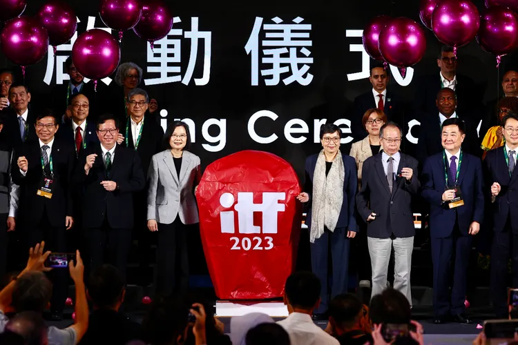 蔡英文、鄭文燦、王國材等人，出席「ITF台北國際旅展」開幕典禮。彭欣偉攝