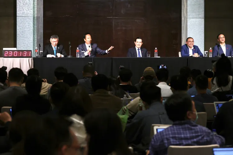 藍白郭五巨頭23日的三方會談成了分手擂台實境秀。資料照 林林攝