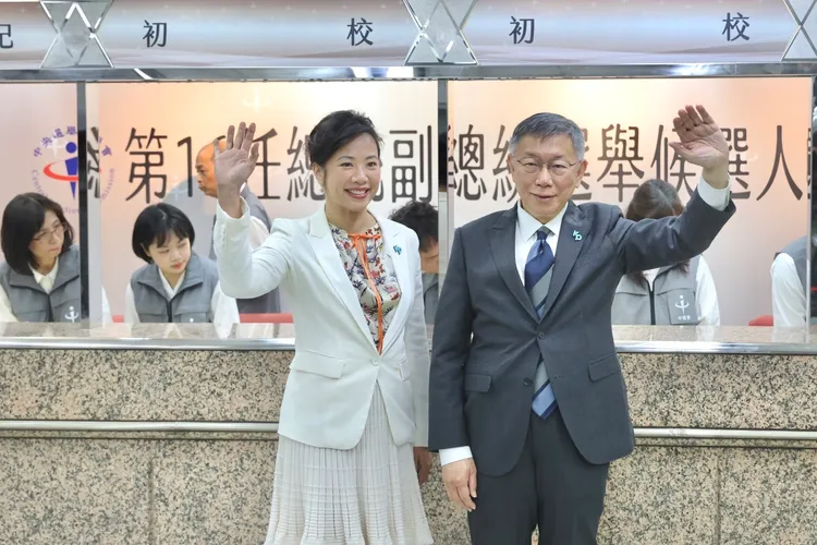 柯文哲跟吳欣盈今早登記參選。林林攝