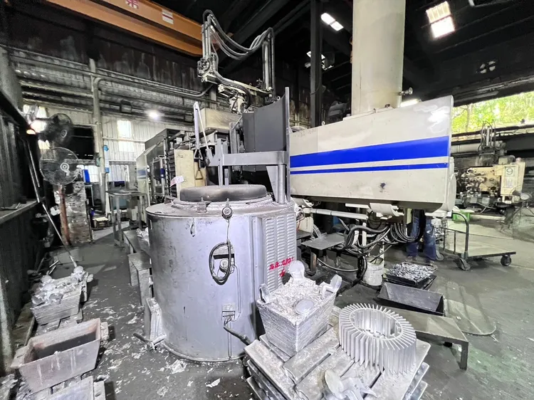 該工廠造成空氣汙染。翻攝畫面