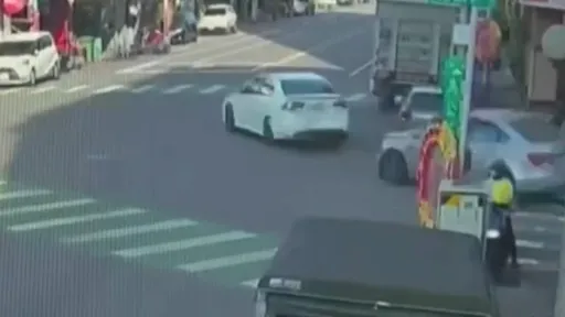 車手拒捕衝撞偵防車　警匪鬧區追逐畫面曝光