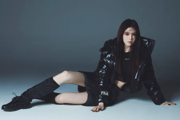 羽絨外套利用短版剪裁凸顯身材比例。品牌提供