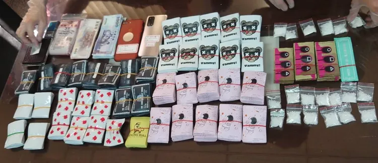 警方共查扣458包毒品咖啡包及K他命。民眾提供