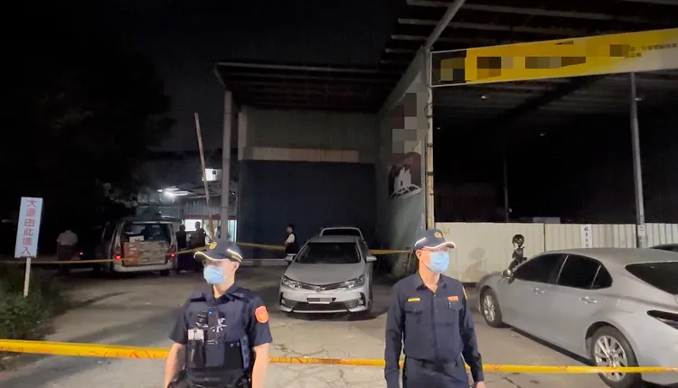 郭男與葉男等人相約在鐵皮屋飲酒。翻攝畫面