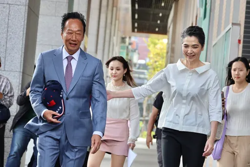 郭台銘連署不只50萬份！　他嗨喊「比想像更好」預告明公布總數