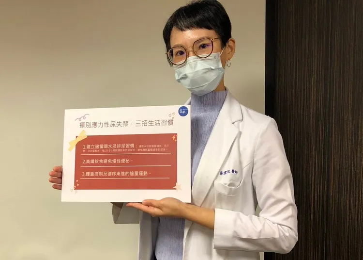 醫師張雲筑提醒，別一次飲水超過300cc，應一小時喝水100到200cc。書田診所提供