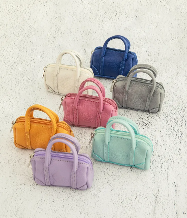 Roots皮革迷你班夫包吊飾。品牌提供