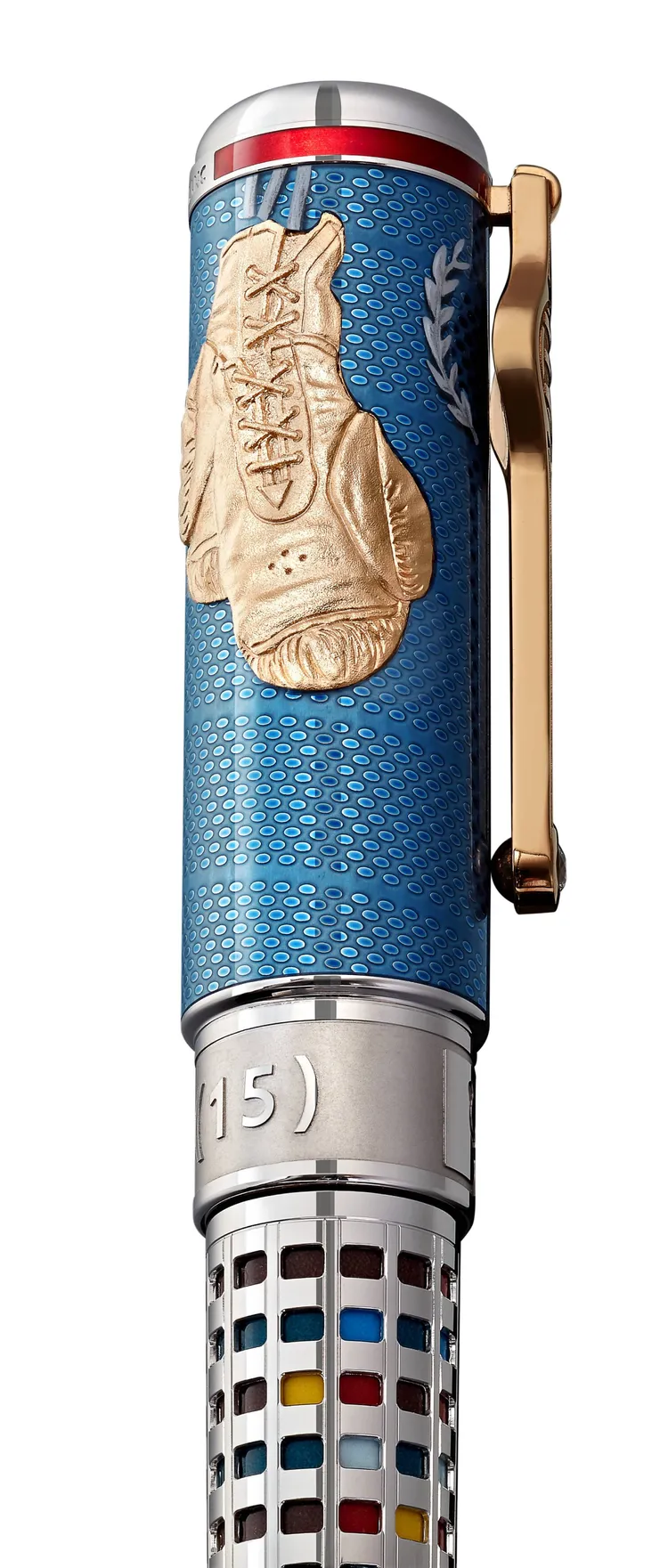 Au 750純金鑲飾的一對懸垂的拳擊手套。品牌提供