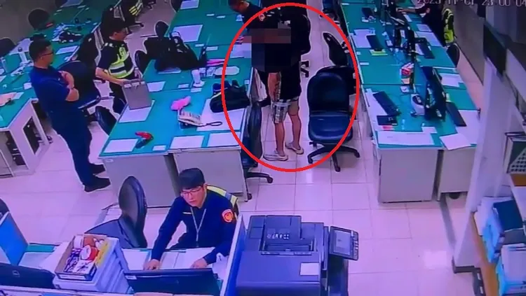 失主賴男到派出所認領。民眾提供