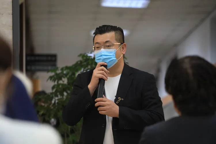 朱長生是「台灣行勝於言實踐研究院」院長。翻攝臉書