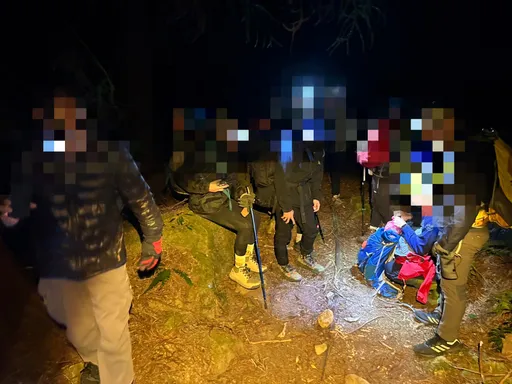 7人挑戰「溪阿縱走」傳出沒力待援 警送糧送水引導下山