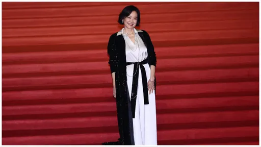金馬衣評｜林青霞溫婉氣質依舊　黑色亮片大衣鎮壓全場