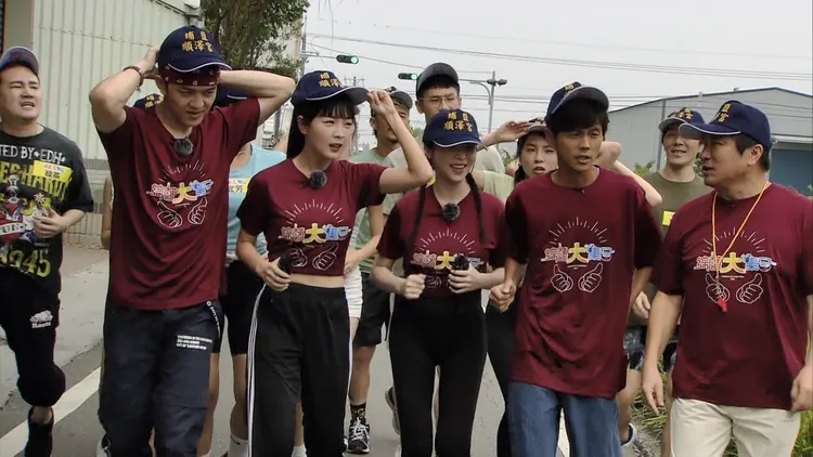 《綜藝大集合》到彰化埔鹽的順澤宮拍攝。民視提供