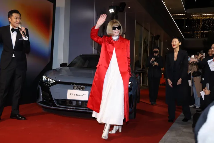 安娜溫圖相當親民地不斷向現場粉絲揮手。攝影中心攝