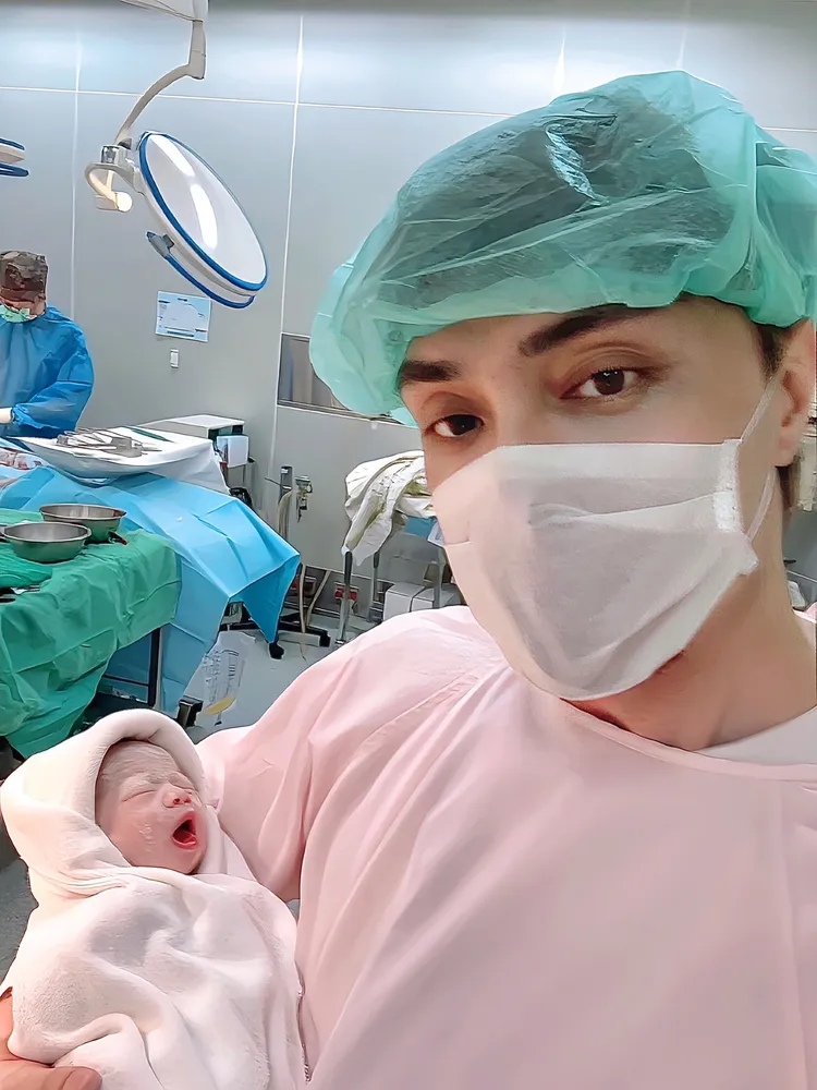 先生Allen全程陪伴生產。薇薇Weiisly提供