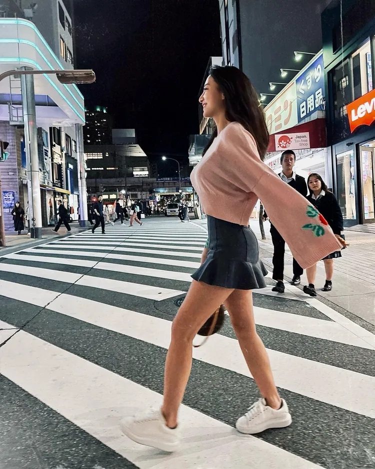 林采緹的「峰」芒讓路人日本年輕男性看呆了眼。翻攝自林采緹臉書