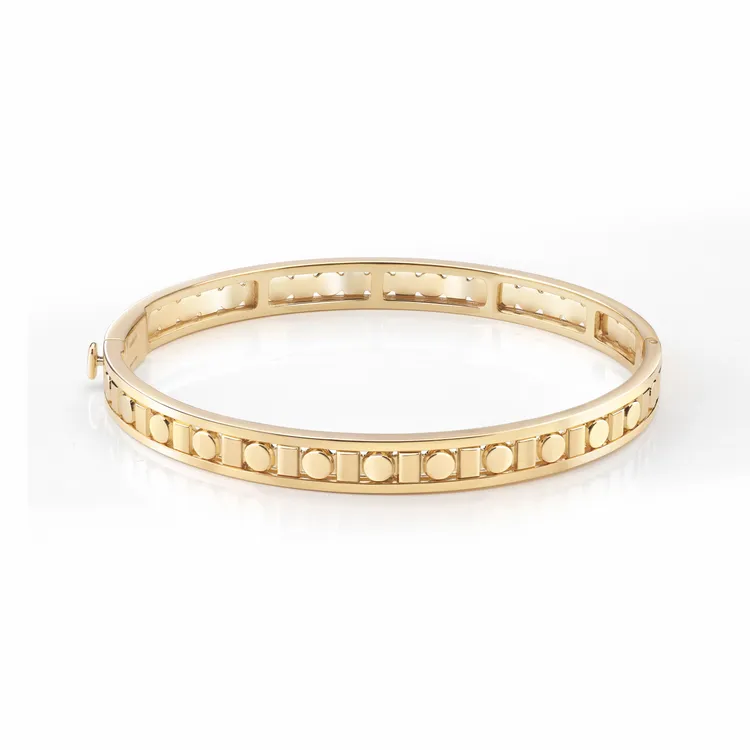 Belle Époque Reel 18K黃金鑽石手環，15萬5500元。品牌提供