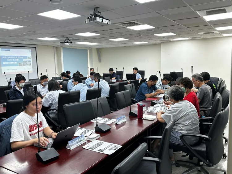 高雄鋼鐵業加嚴標準第五次公聽會會議。環保局提供