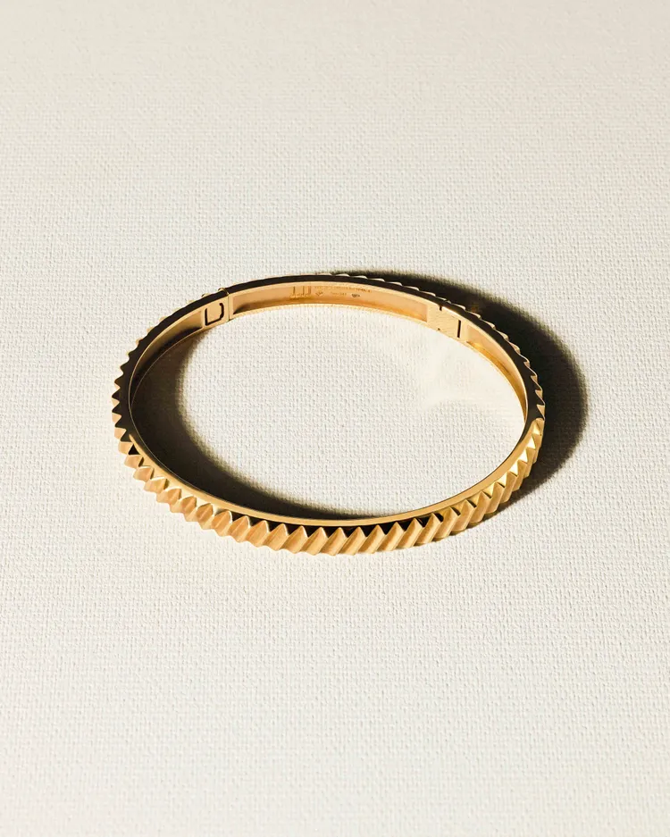 傳承珠寶系列取材自汽車變速箱的精妙構造。品牌提供